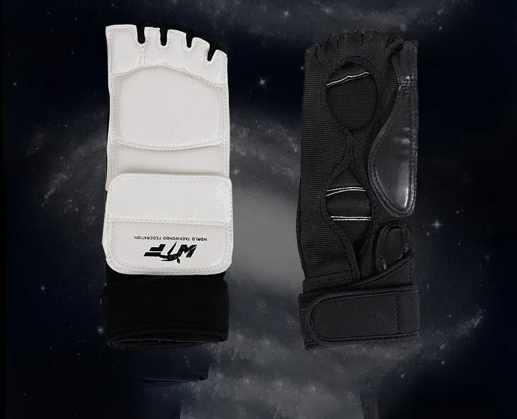 eight-piece Set Taekwondo Equipment Helmet Kickboxing Armor Guantes De Boxeo WTF Foot Gloves Game Equipment Capacete