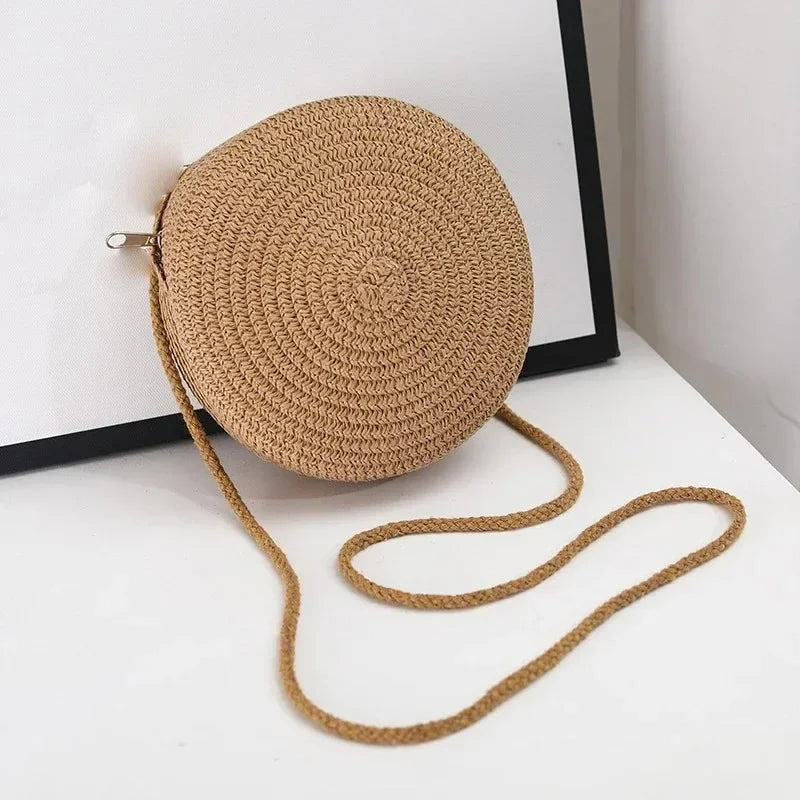 Round Woven Straw Bag Minimalist Straw Bag Crossbody Purse Crossbody Bag for Girl Women Shoulder Vocation Style Handbag