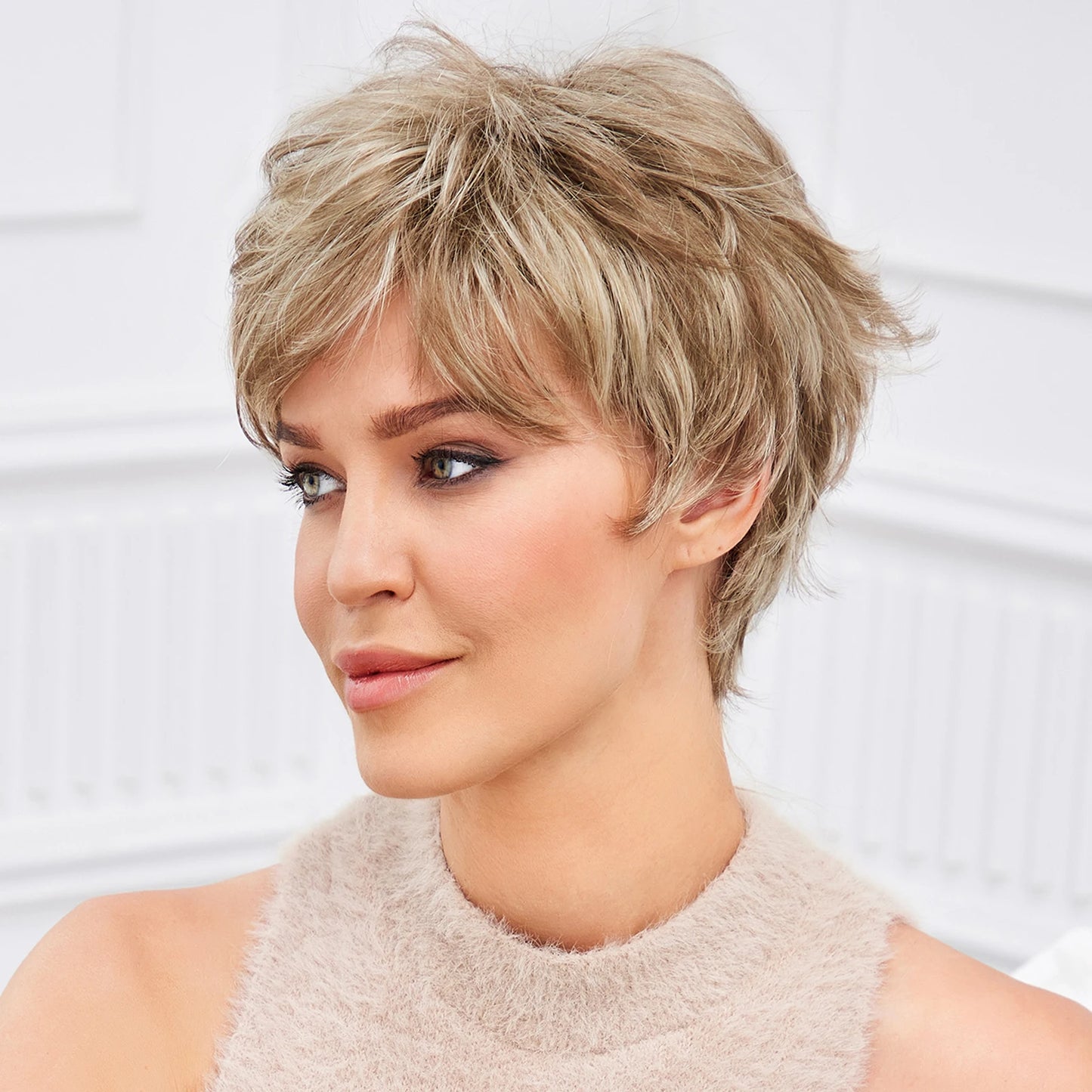 Light Blonde Mixed Off-White Short Pixie Cut Wigs for Women With Bangs Kanekalon Human-hair Like Texture Natural Layered Hair