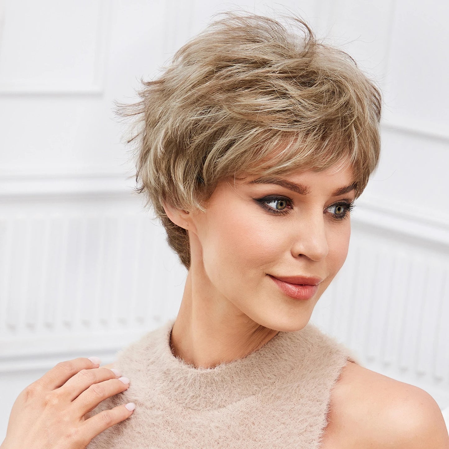 Light Blonde Mixed Off-White Short Pixie Cut Wigs for Women With Bangs Kanekalon Human-hair Like Texture Natural Layered Hair